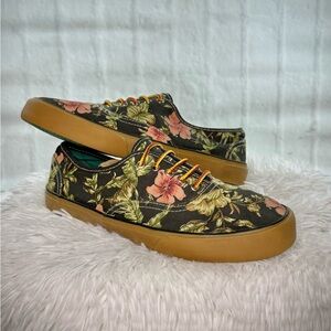 American Eagle Floral‎ Lace-Up Sneakers